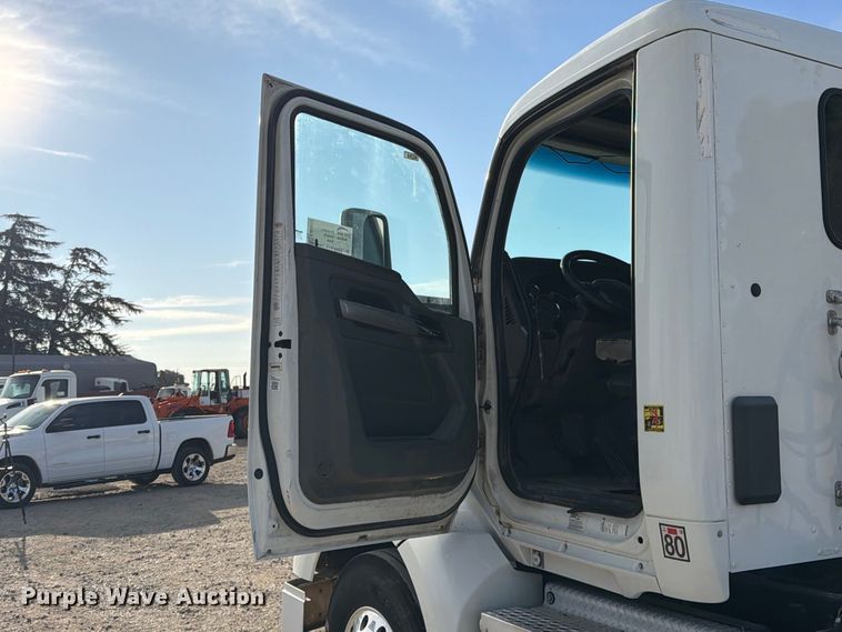 image for item EA0015 2015 Kenworth T680 semi truck
