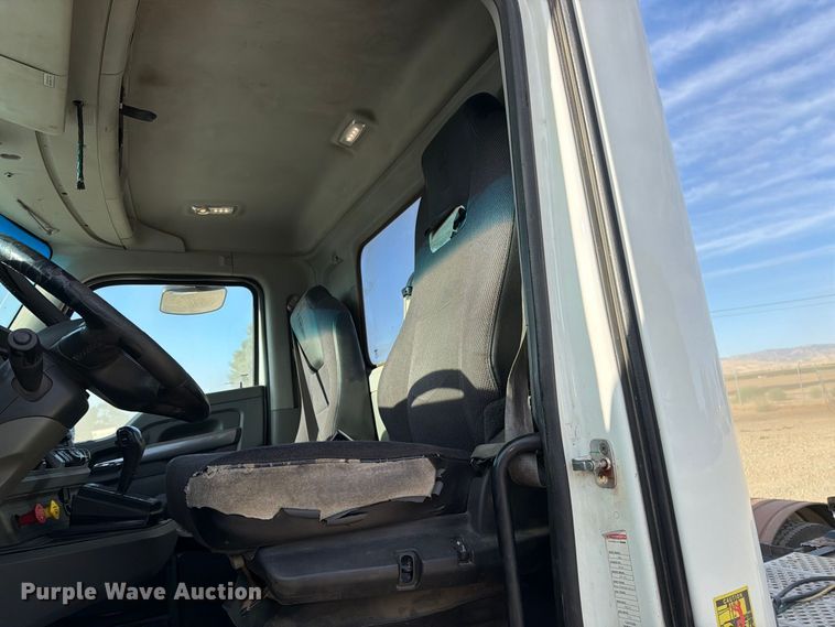 image for item EA0015 2015 Kenworth T680 semi truck