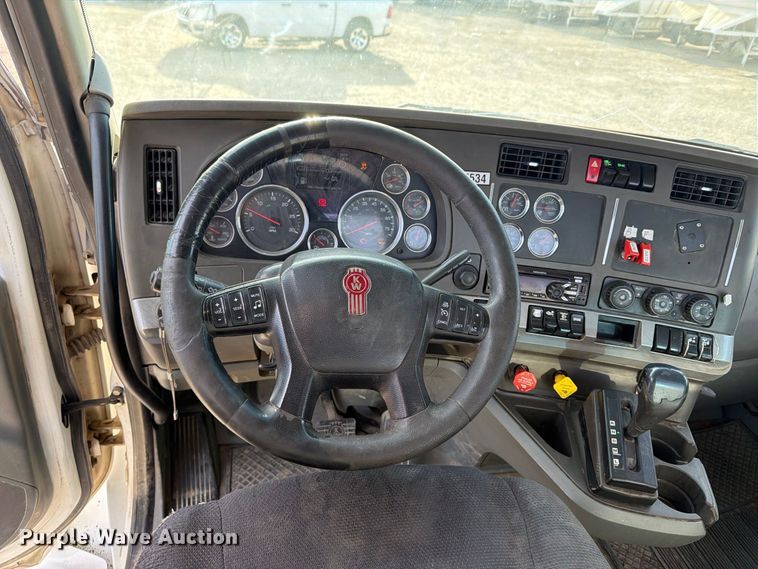 image for item EA0015 2015 Kenworth T680 semi truck