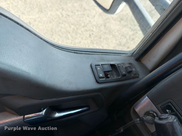 image for item EA0015 2015 Kenworth T680 semi truck