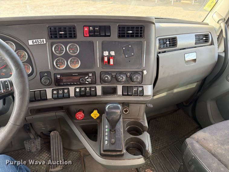 image for item EA0015 2015 Kenworth T680 semi truck