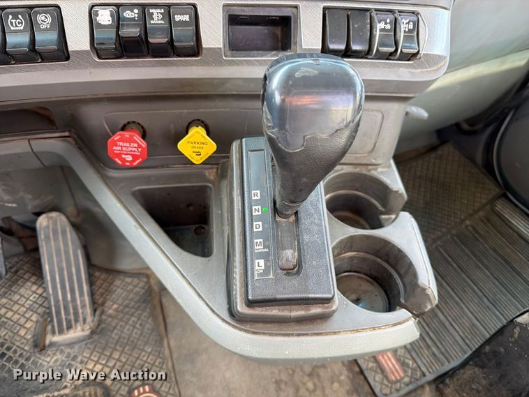 image for item EA0015 2015 Kenworth T680 semi truck