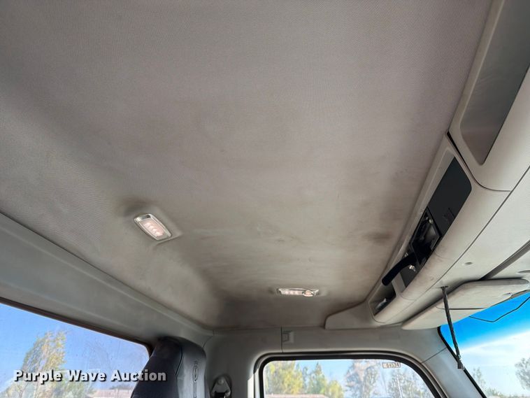 image for item EA0015 2015 Kenworth T680 semi truck