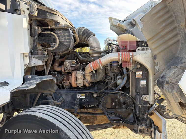 image for item EA0015 2015 Kenworth T680 semi truck