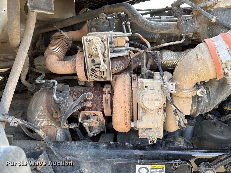 image for item EA0015 2015 Kenworth T680 semi truck
