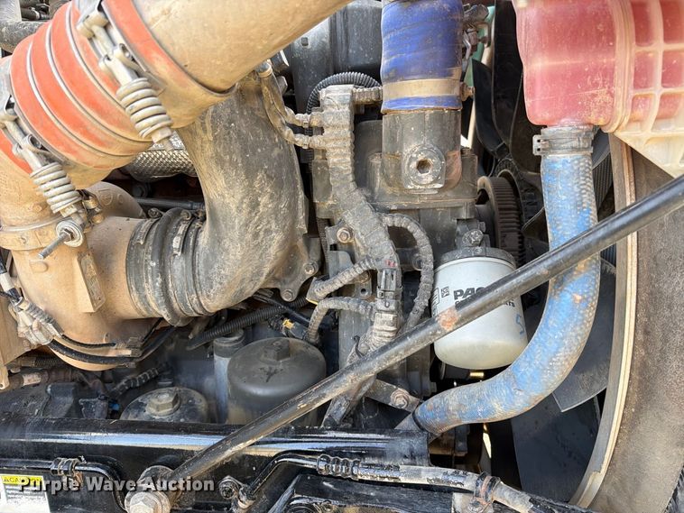image for item EA0015 2015 Kenworth T680 semi truck