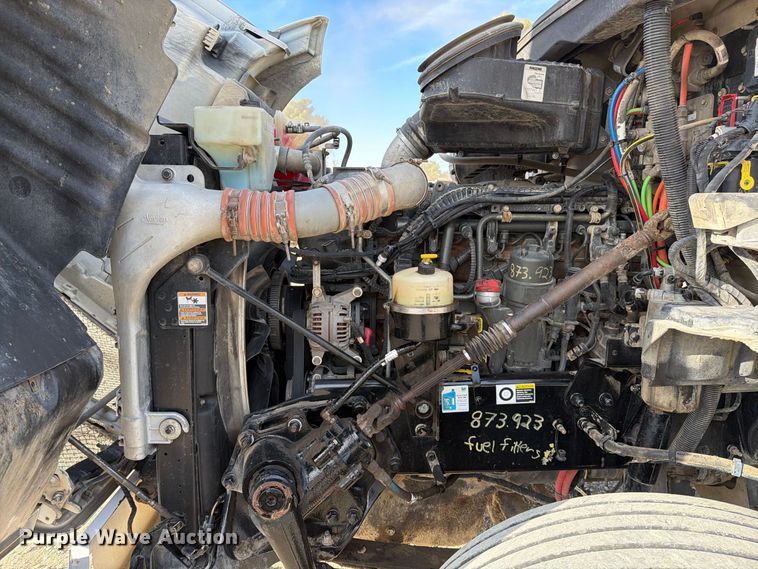 image for item EA0015 2015 Kenworth T680 semi truck