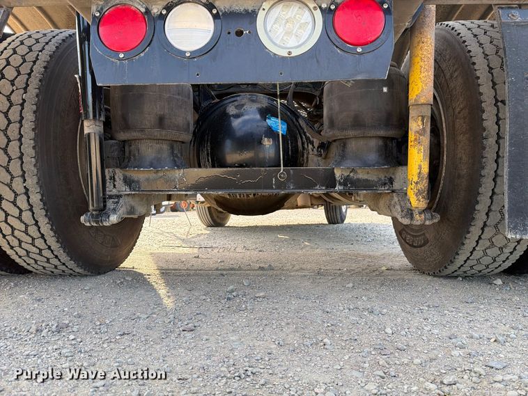 image for item EA0015 2015 Kenworth T680 semi truck