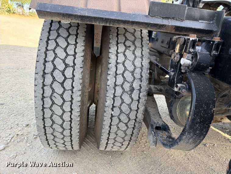image for item EA0015 2015 Kenworth T680 semi truck