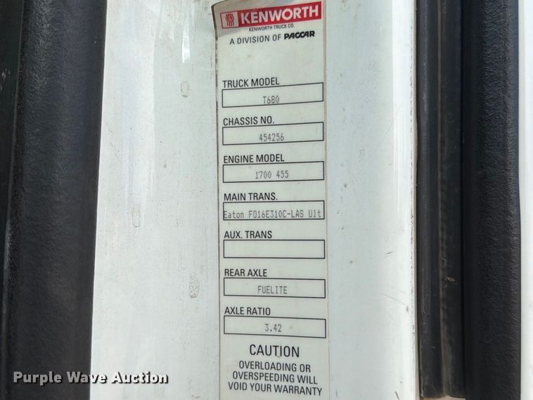 image for item EA0015 2015 Kenworth T680 semi truck
