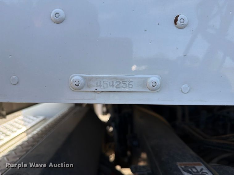 image for item EA0015 2015 Kenworth T680 semi truck
