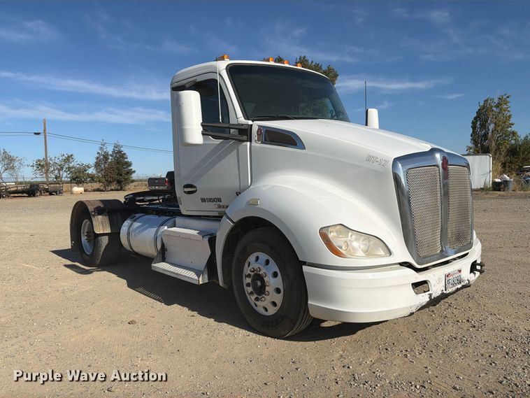 image for item EA0016 2015 Kenworth T680 semi truck