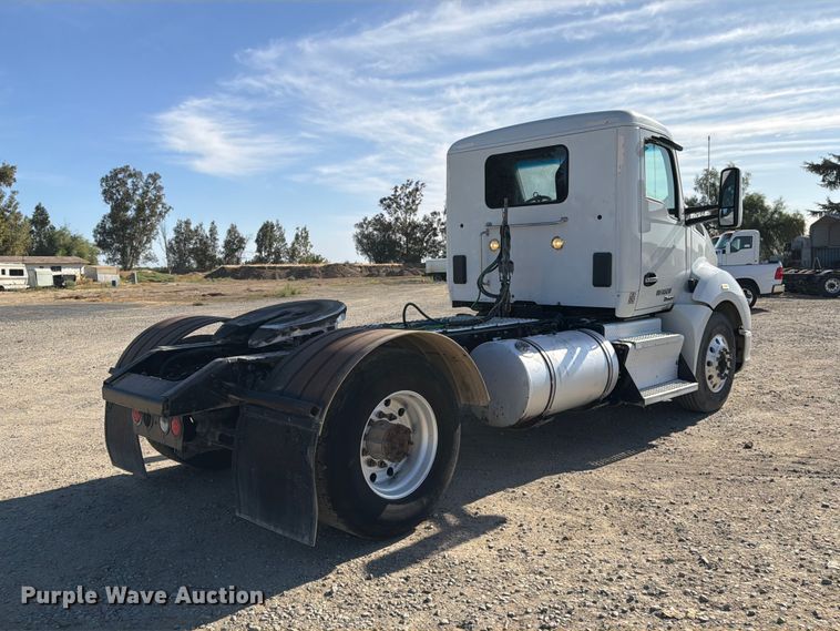 image for item EA0016 2015 Kenworth T680 semi truck