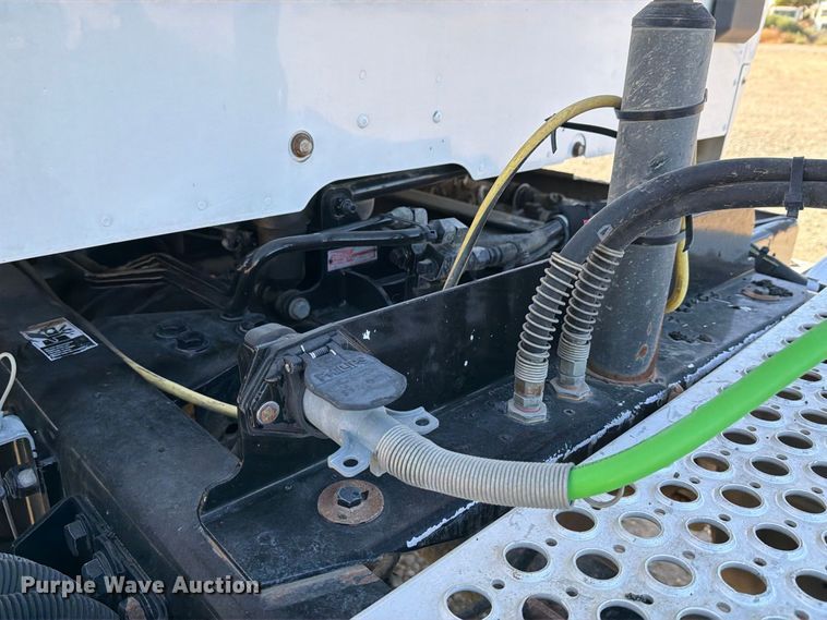 image for item EA0016 2015 Kenworth T680 semi truck