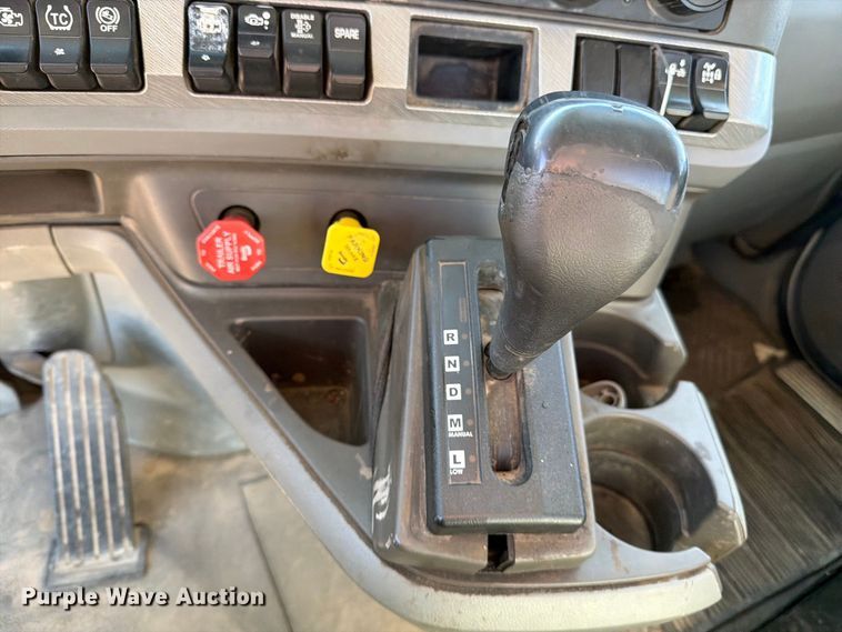 image for item EA0016 2015 Kenworth T680 semi truck
