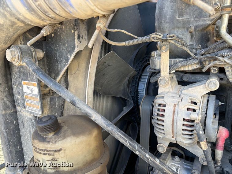 image for item EA0016 2015 Kenworth T680 semi truck