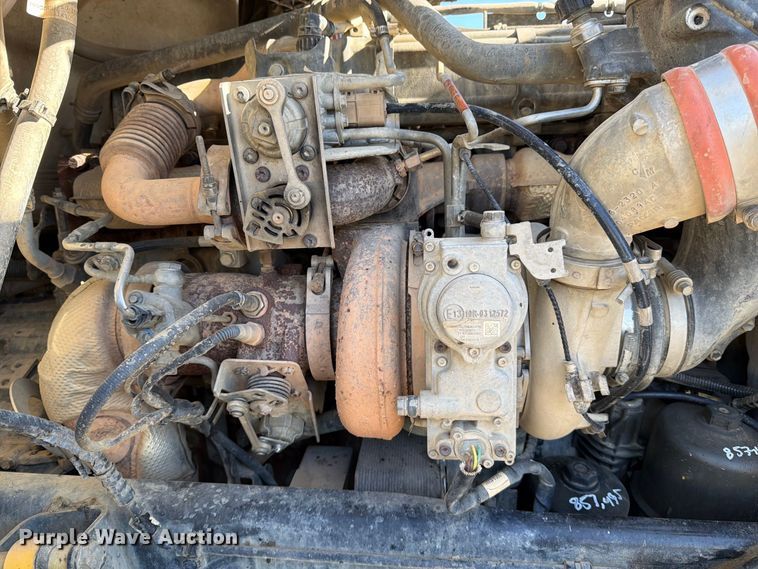 image for item EA0016 2015 Kenworth T680 semi truck