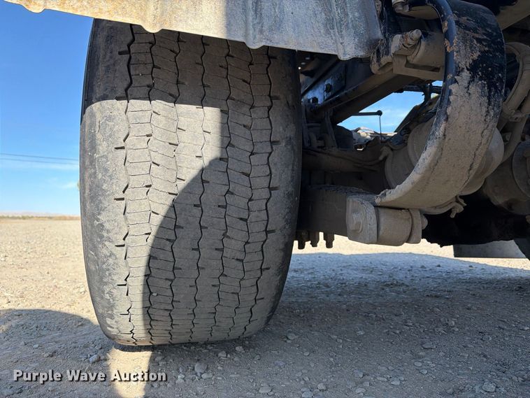 image for item EA0016 2015 Kenworth T680 semi truck