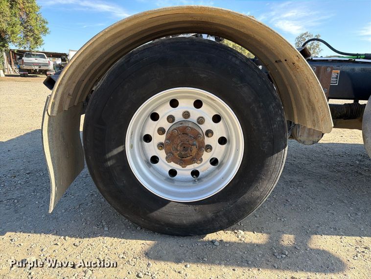 image for item EA0016 2015 Kenworth T680 semi truck