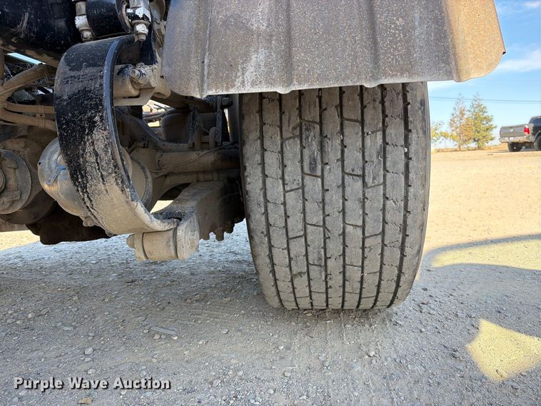 image for item EA0016 2015 Kenworth T680 semi truck