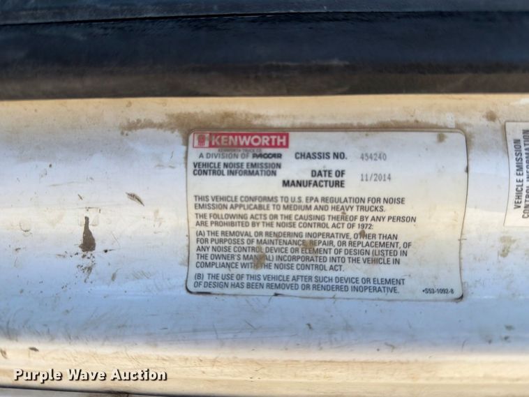 image for item EA0016 2015 Kenworth T680 semi truck