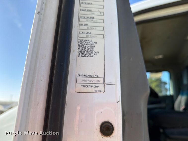 image for item EA0016 2015 Kenworth T680 semi truck