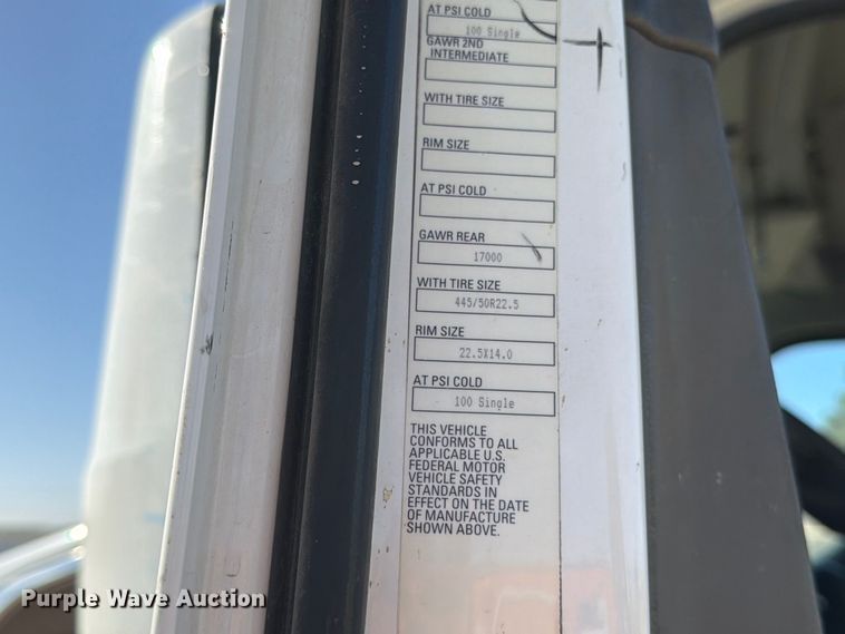 image for item EA0016 2015 Kenworth T680 semi truck