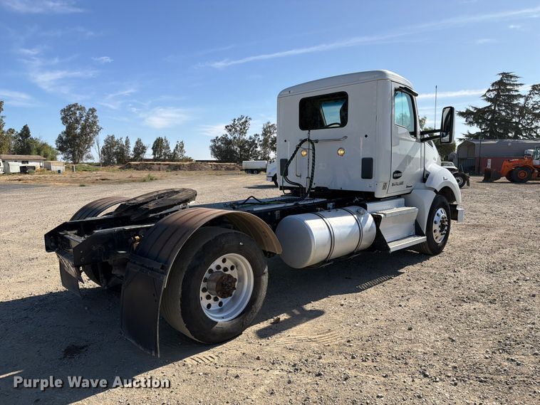 image for item EA0017 2015 Kenworth T680 semi truck