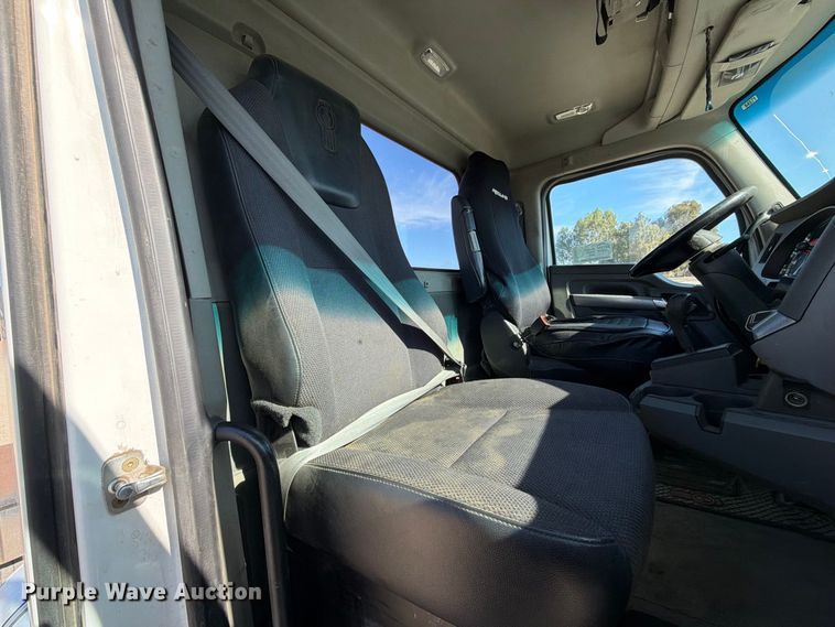 image for item EA0017 2015 Kenworth T680 semi truck