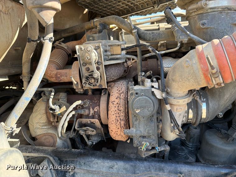 image for item EA0017 2015 Kenworth T680 semi truck