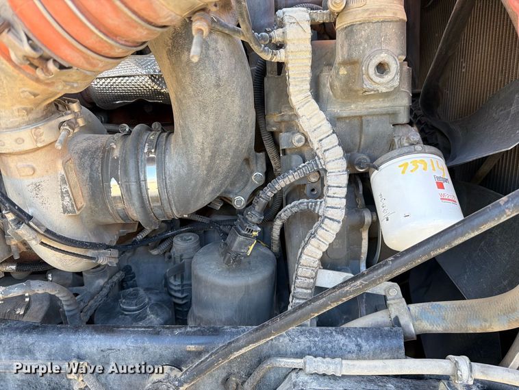 image for item EA0017 2015 Kenworth T680 semi truck