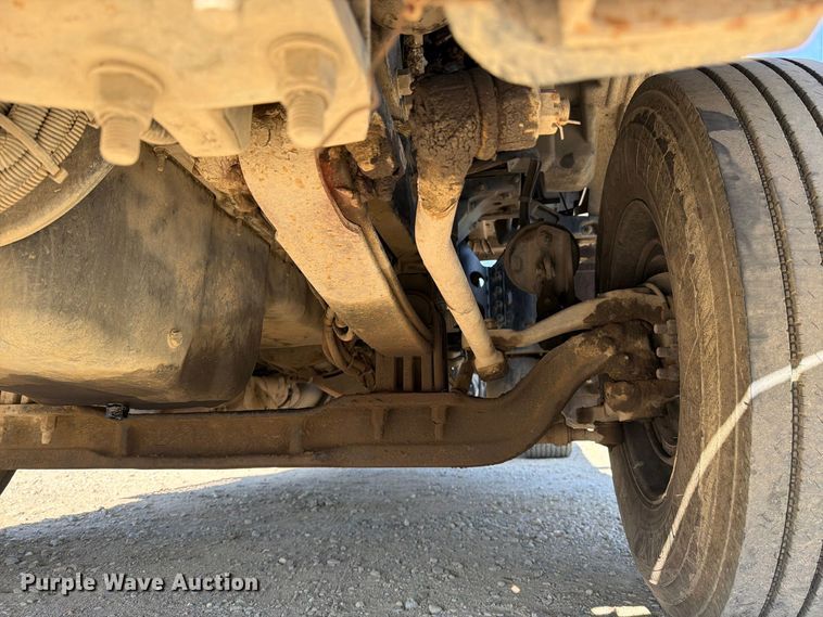 image for item EA0017 2015 Kenworth T680 semi truck