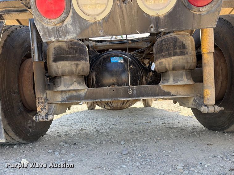 image for item EA0017 2015 Kenworth T680 semi truck