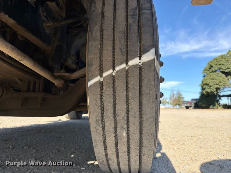 image for item EA0017 2015 Kenworth T680 semi truck