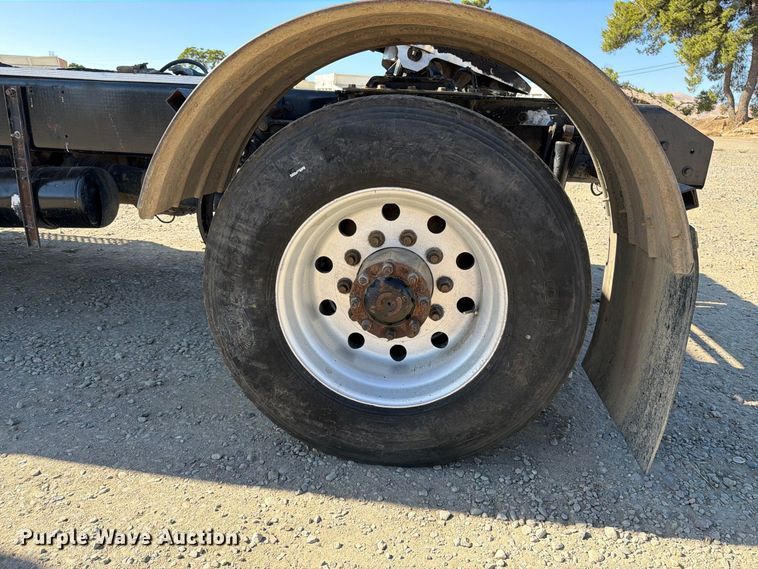 image for item EA0017 2015 Kenworth T680 semi truck
