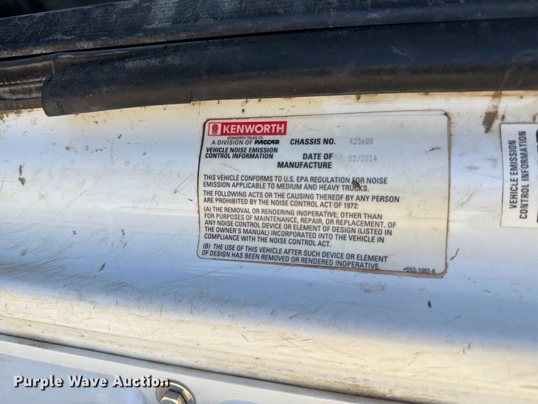 image for item EA0017 2015 Kenworth T680 semi truck