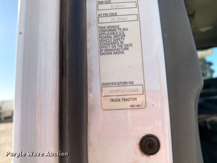 image for item EA0017 2015 Kenworth T680 semi truck