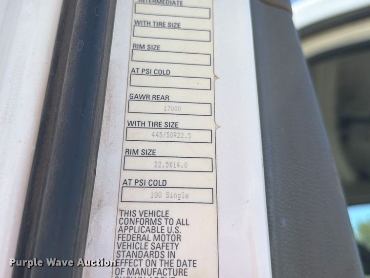 image for item EA0017 2015 Kenworth T680 semi truck