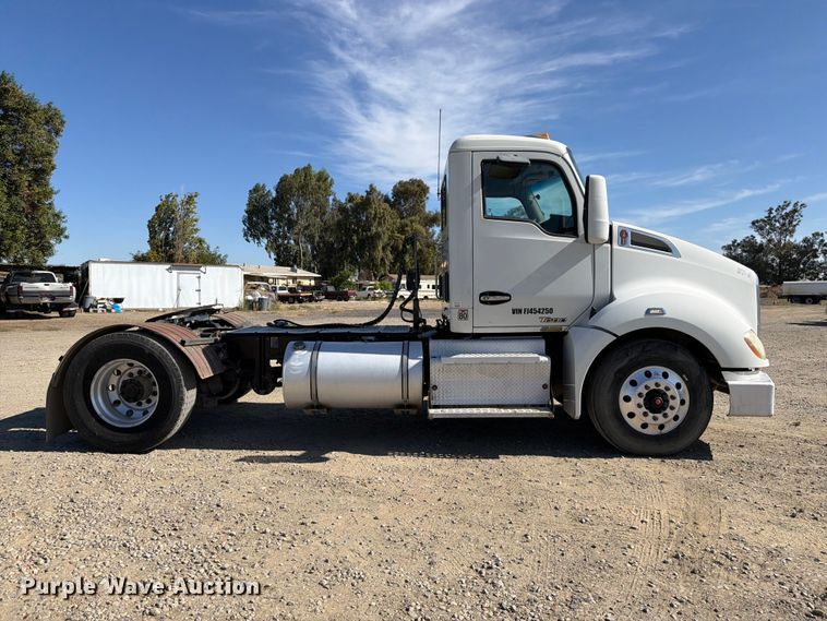 image for item EA0018 2015 Kenworth T680 semi truck
