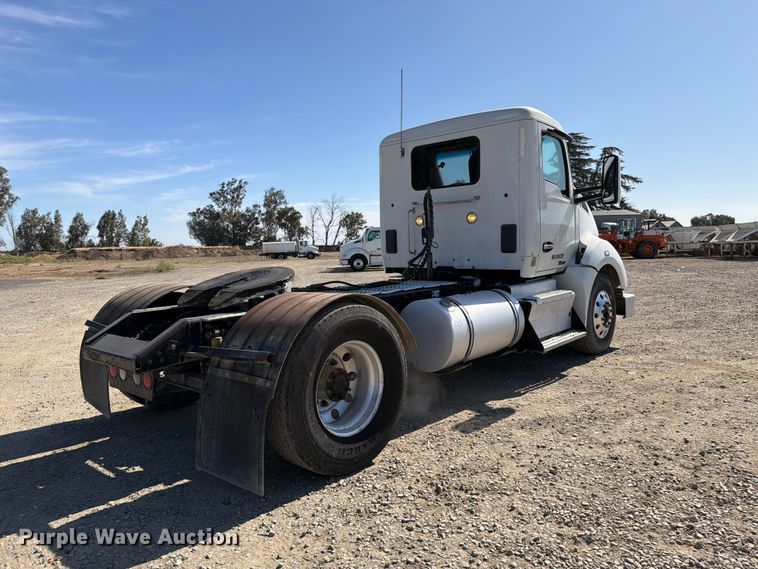 image for item EA0018 2015 Kenworth T680 semi truck