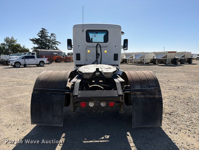 image for item EA0018 2015 Kenworth T680 semi truck