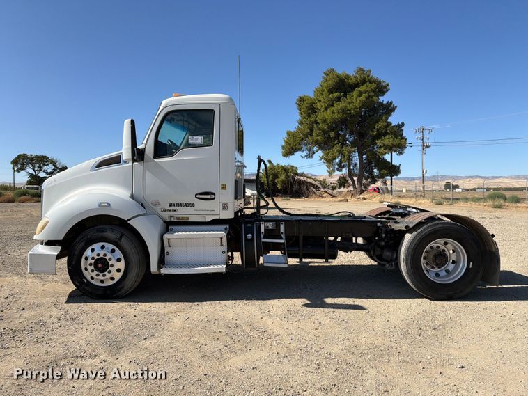 image for item EA0018 2015 Kenworth T680 semi truck