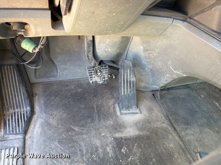 image for item EA0018 2015 Kenworth T680 semi truck