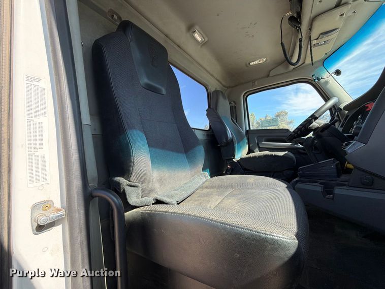 image for item EA0018 2015 Kenworth T680 semi truck