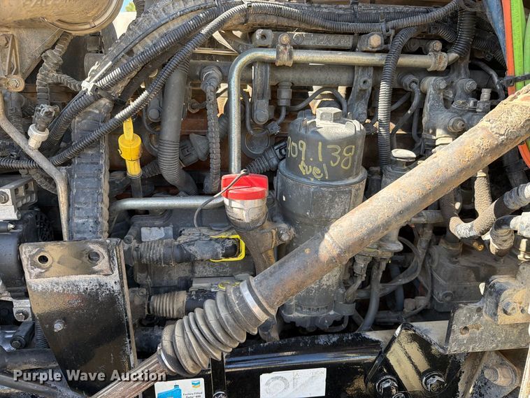 image for item EA0018 2015 Kenworth T680 semi truck