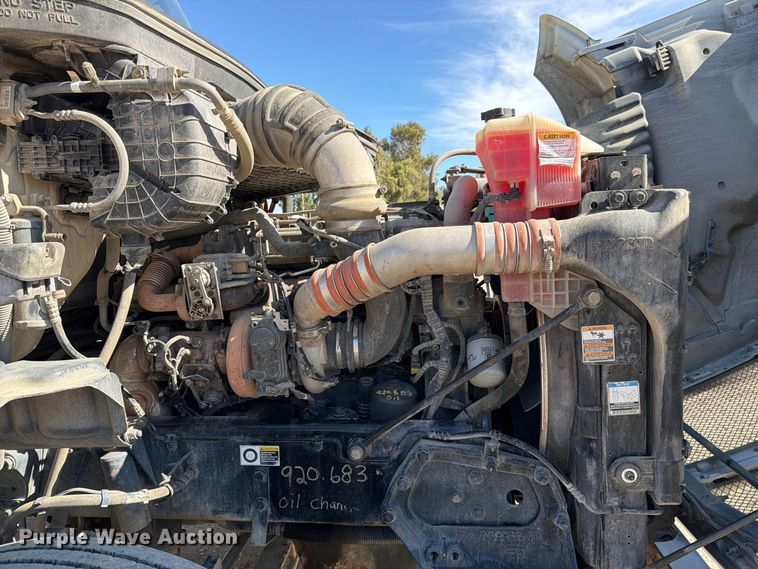 image for item EA0018 2015 Kenworth T680 semi truck