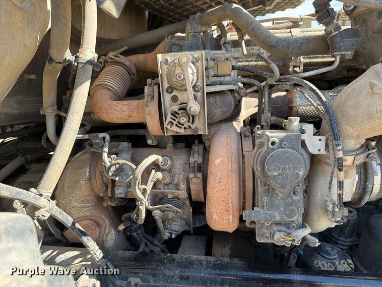 image for item EA0018 2015 Kenworth T680 semi truck
