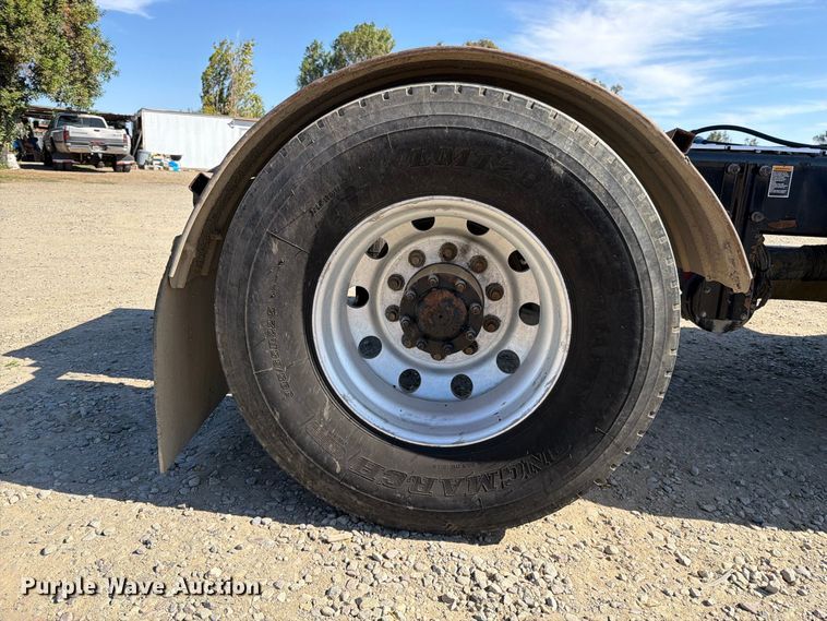 image for item EA0018 2015 Kenworth T680 semi truck