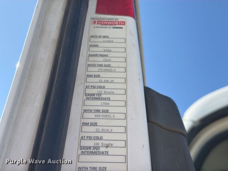 image for item EA0018 2015 Kenworth T680 semi truck