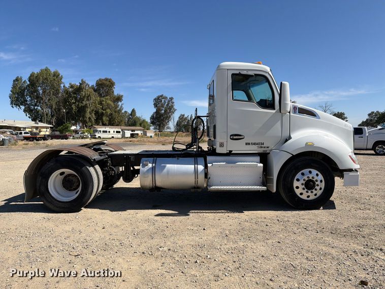 image for item EA0019 2015 Kenworth T680 semi truck